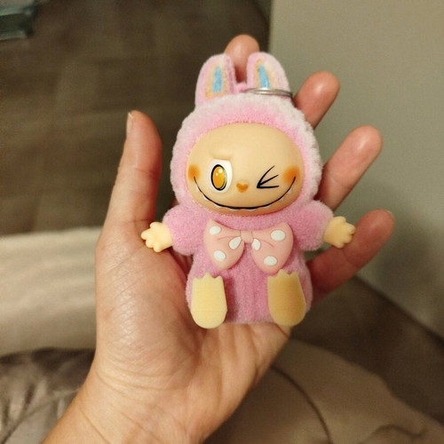 Labubu doll like new, small size with keychain
