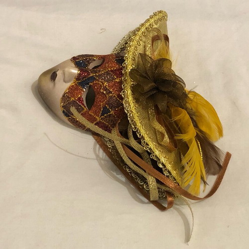 Decorative Mask Magnetic or Hanging like new
