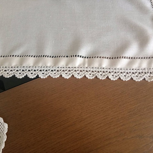 Beige doilies with handmade knitted lace, set of 3, like new