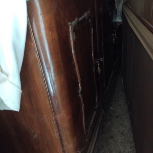 Μπουφές μεταχειρισμένος, ξυλόγλυπτος καρυδιάς με λεοντόποδαρα, 2,10×0,60×1 μ.