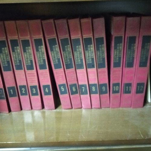 Science Encyclopedia like new, complete set of 12 volumes