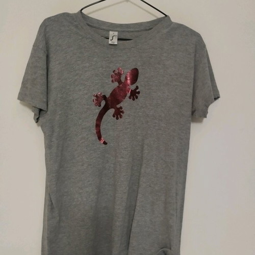 Grey t-shirt with metallic gecko print, like new, size small