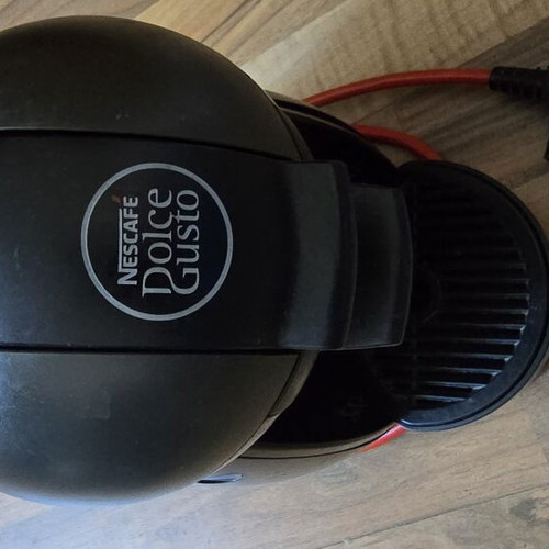 Krups Nescafe Dolce Gusto KP100 coffee machine like new, capsule