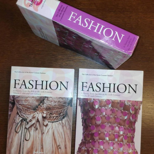Fashion History 2-volume set in slipcase like new, English edition