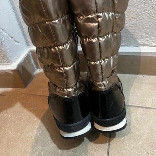 Children's boots size 32 like new, black and gold