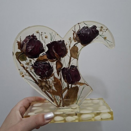 Handmade epoxy resin heart decor with real dried roses, like new
