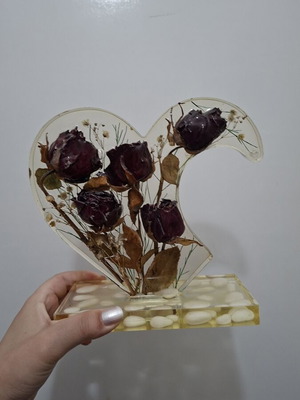 Handmade epoxy resin heart decor with real dried roses, like new