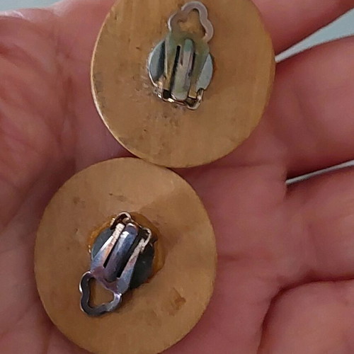 Wooden necklace and clip earrings set like new, beige and brown