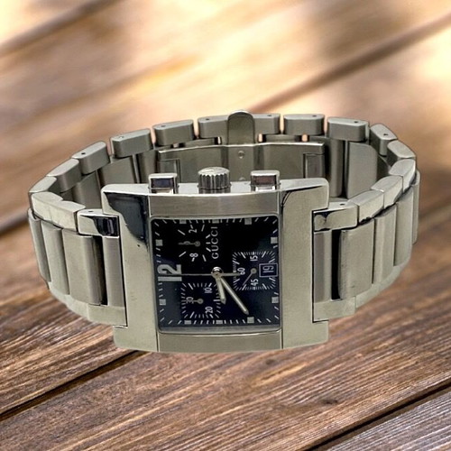 Gucci chronograph like new, quartz 31x40mm