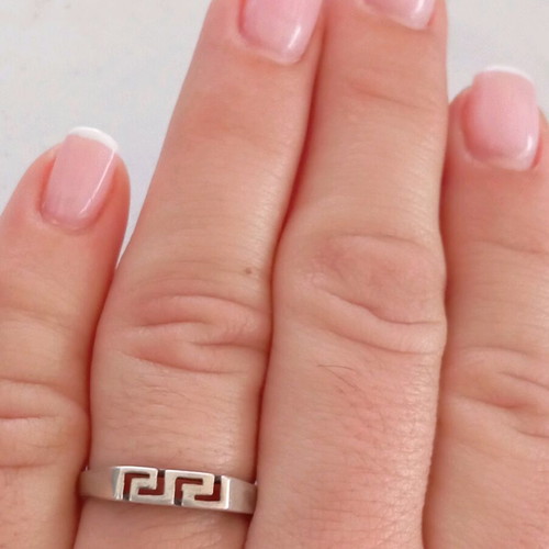 Silver 925 vintage ring in meander shape like new