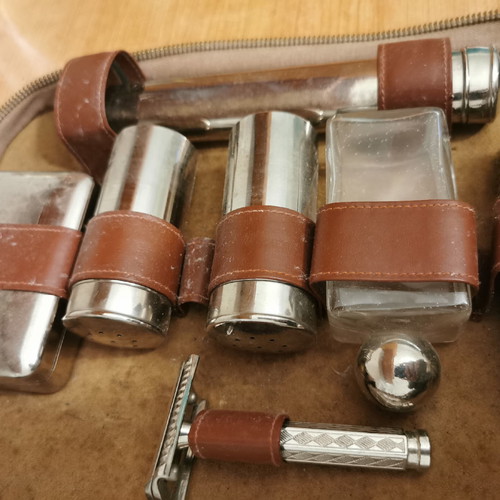 Vintage shaving set used with leather case