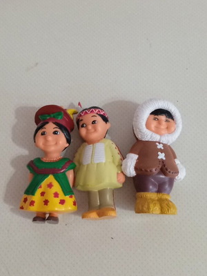Figures Children of the World 3 pieces like new