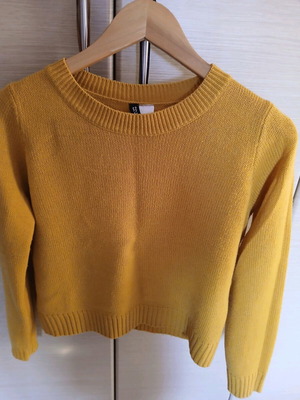 H&M yellow pullover like new, size XS