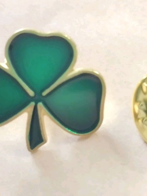 Panathinaikos Pin with Enamel and Gold Outline like new
