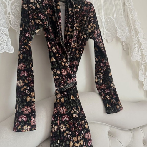 Nidodileda kimono one size like new, velvet