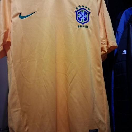 Brazil National Team Jersey Mundial South Africa 2010 size Medium like new