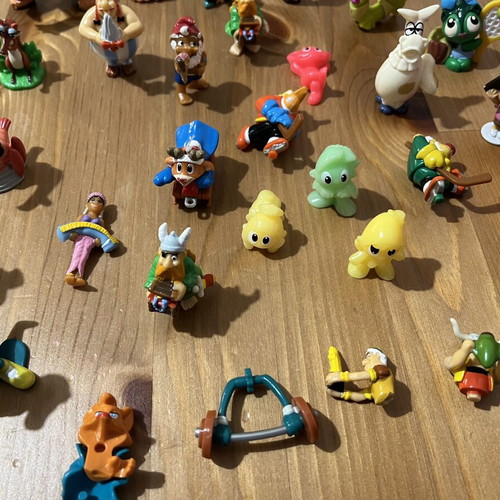 Figures and miniatures toys used