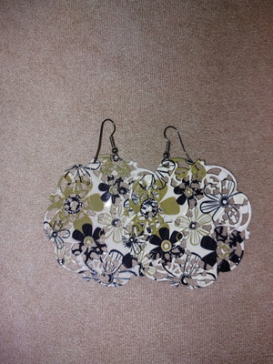 Earrings like new with flower pattern, white and green