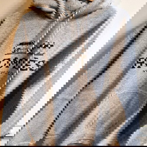 Сив суичър