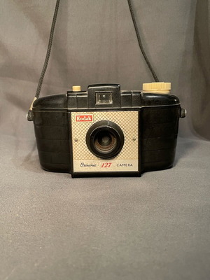 Стара колекционерска фотоапаратура Kodak Brownie 127, Англия