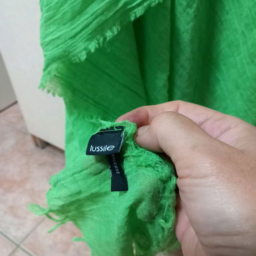 Lussil green scarf-shawl like new 100% viscose