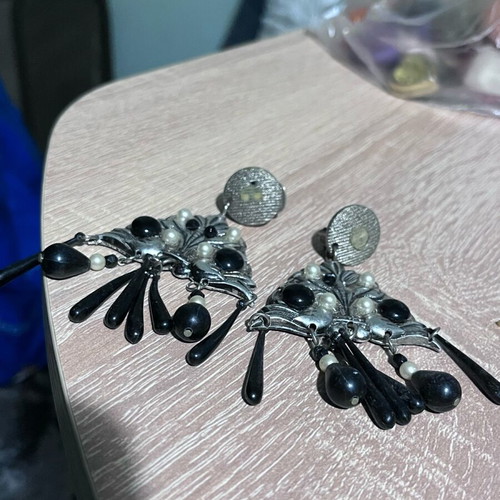 Vintage earrings like new, black and silver
