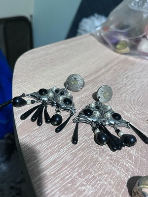 Vintage earrings like new, black and silver