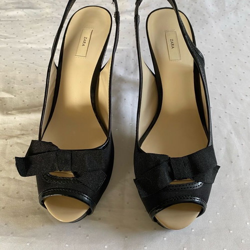 Zara peep toe sandals like new, size 39, black