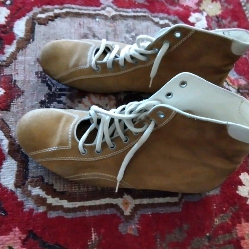 Castor Boots Like New, Classic Color Size 41