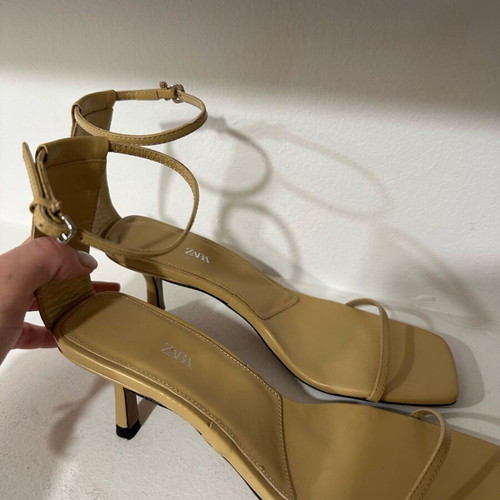 Zara beige sandal like new, size 37, synthetic leather