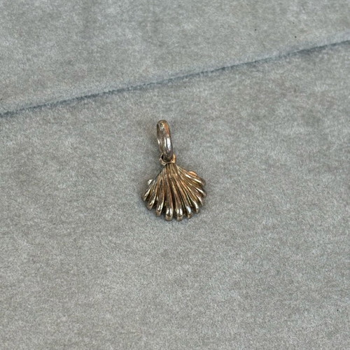 Shell pendant used, made of silver 2.5 g