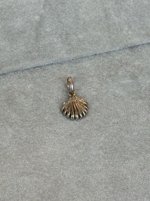 Shell pendant used, made of silver 2.5 g