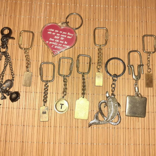 Keychains used, pack of 11 vintage