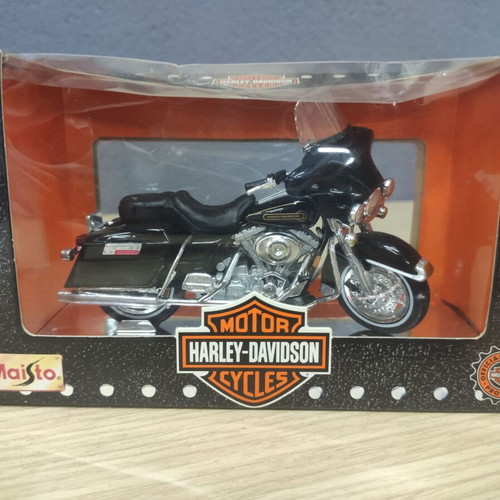 Harley-Davidson DYNA SPORTSTER SPRINGER 1999 motorcycle model 1/18 scale