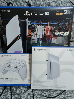 Κονσόλα PlayStation 5 Pro σαν καινούργια με έξτρα και premium συνδρομή
