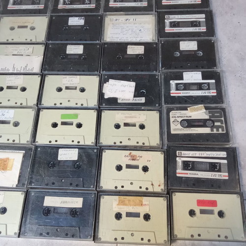 Collectible pack of 50 cassette videogame programs ZX Spectrum Commodore used, 1980s