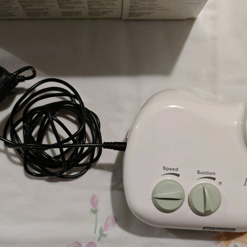 Ameda Purely Yours Una breast pump like new with 2 collection bottles and spare silicone