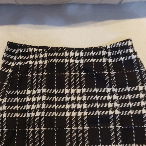 Mini skirts Shein like new, size S, black and red, set of 2