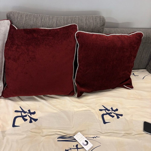 Decorative pillows like new, burgundy with gray details, set of 2