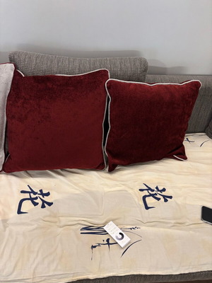 Decorative pillows like new, burgundy with gray details, set of 2