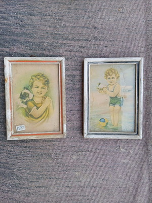 Σετ δύο κορνίζες βιντατζ παιδάκια μεταχειρισμένες 10×15