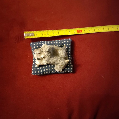 Decorative pillow with dogs used