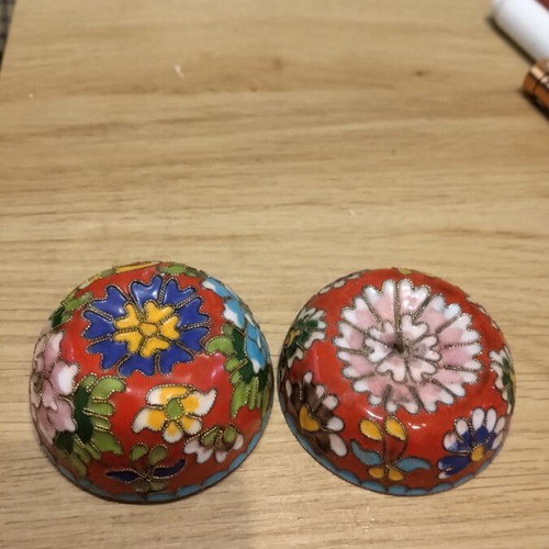 Apple Cloisonne vintage trinket box like new