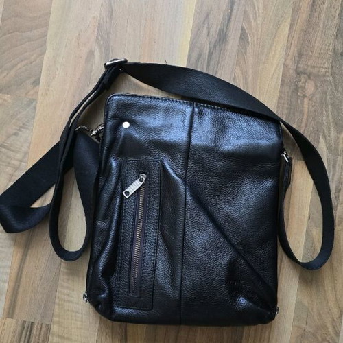 Men's leather shoulder bag like new