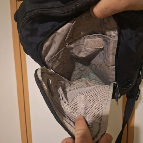 Pacsafe men's bag used with antitheft and RFID protection