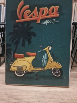 Wooden Vespa decoration like new, size 13×18 cm