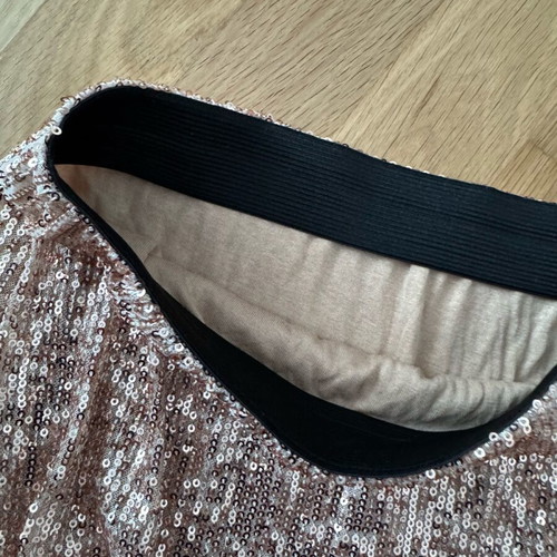 Gold sequin skirt like new, mini with ruffles