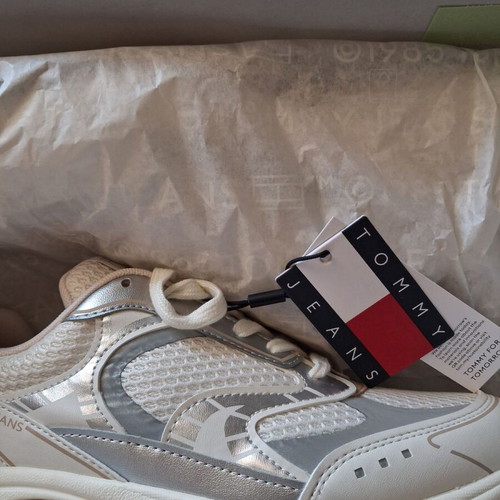 Tommy Jean women's athletic shoes new, size 39, white and gray