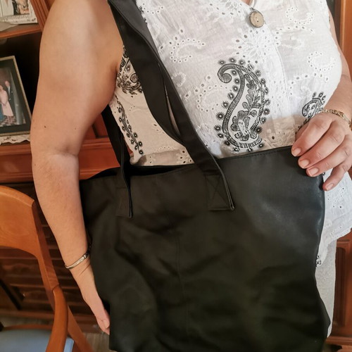 Black shoulder bag used, large