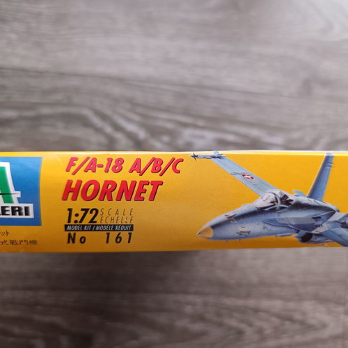 Italeri F/A-18 A/B/C Hornet model kit 1:72 new